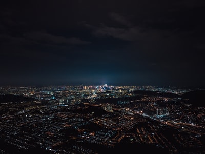 夜间城市鸟瞰图
